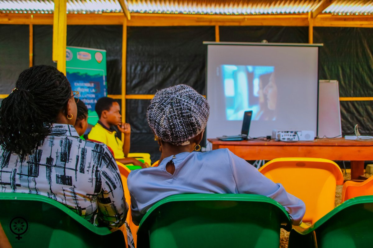 Initiative des jeunes filles en action tweet media