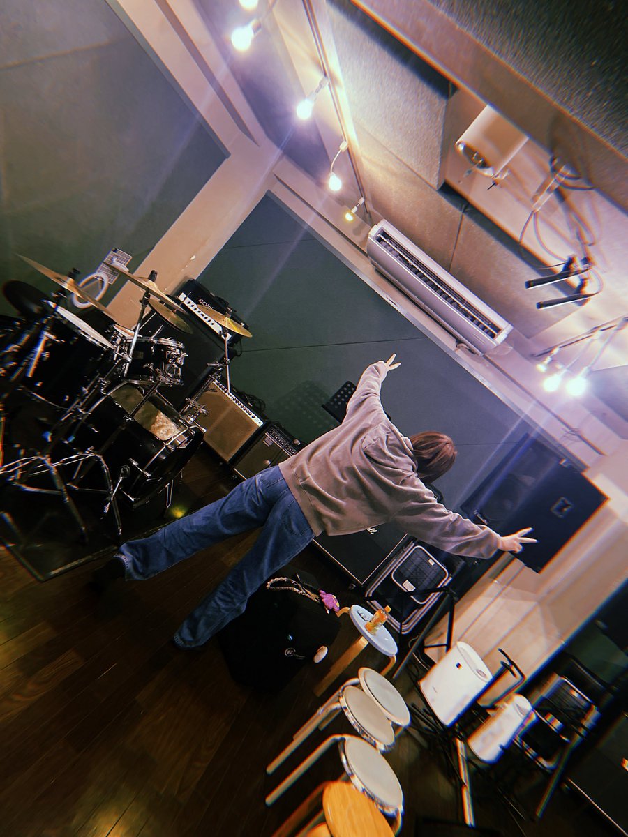 6年間カホンレッスンさせてもらった生徒さんが今日で卒業！よく頑張りました！！！！！
僕もめっちゃ成長させてもらいました…！エモーショナル…🥹