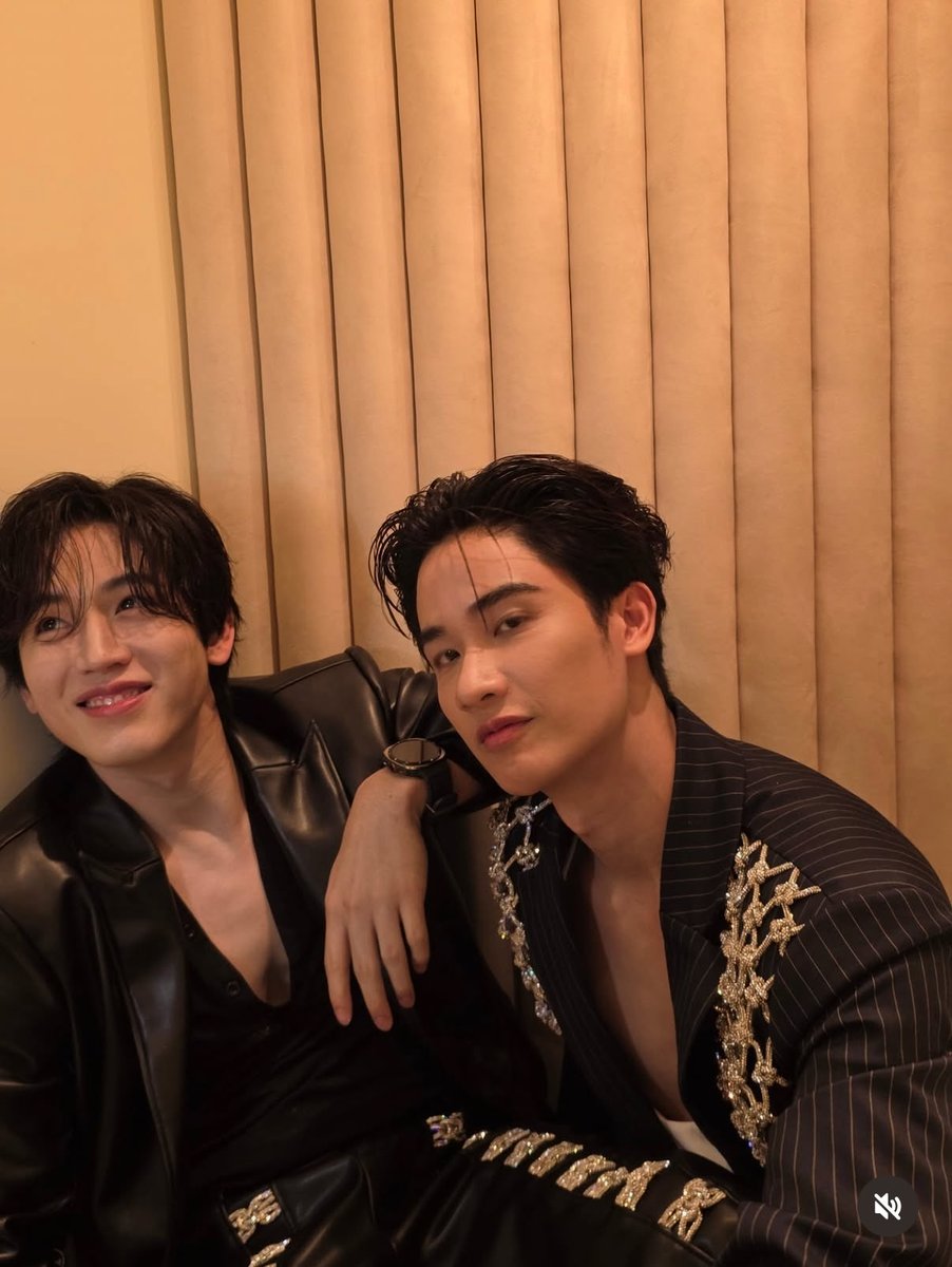 Sunshine             Sunshine protector
☀️                           🛡️☀️