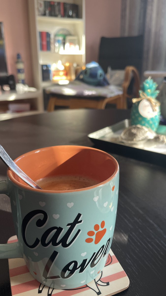 Nachttreue's tweet image. Weil Samstag und Ausschlafen ... etwas verspätet ...

Kaffee? ☕️ Kaffee!

#DailyMood #FirstCoffee #SofaAusblick