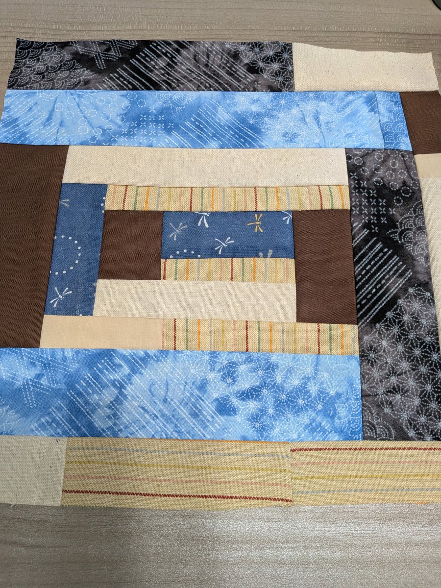 tsuki3610's tweet photo. 溜まってきたハギレを使って布バスケットを作りました🧵
マスクなどの小物入れに使おうと思います😊
ハギレの整理が出来てスッキリしました︎︎👍

 #ハンドメイド  #ハンドメイド作品
 #布バスケット  #小物入れ  #布小物 https://t.co/GFXHazZH3N