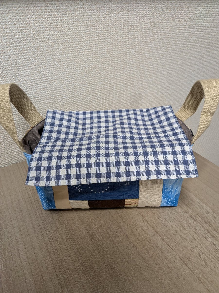 tsuki3610's tweet photo. 溜まってきたハギレを使って布バスケットを作りました🧵
マスクなどの小物入れに使おうと思います😊
ハギレの整理が出来てスッキリしました︎︎👍

 #ハンドメイド  #ハンドメイド作品
 #布バスケット  #小物入れ  #布小物 https://t.co/GFXHazZH3N