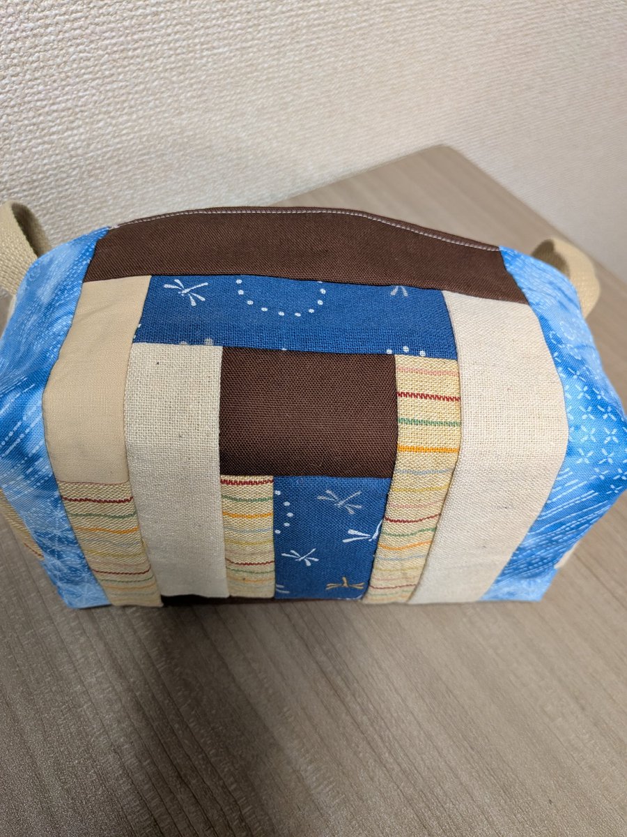 tsuki3610's tweet photo. 溜まってきたハギレを使って布バスケットを作りました🧵
マスクなどの小物入れに使おうと思います😊
ハギレの整理が出来てスッキリしました︎︎👍

 #ハンドメイド  #ハンドメイド作品
 #布バスケット  #小物入れ  #布小物 https://t.co/GFXHazZH3N