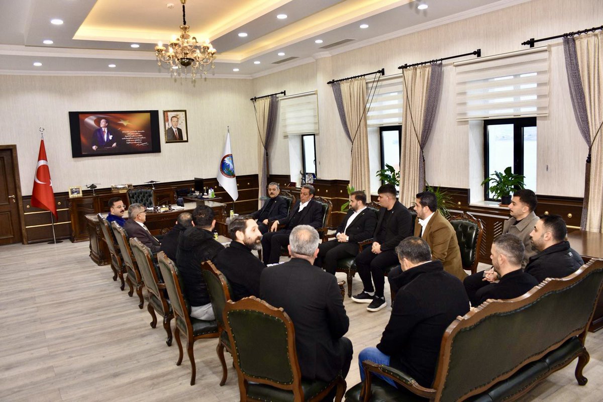AK Parti Elazığ Milletvekili Sayın Erol KELEŞ ve beraberindeki heyet, Kaymakamımız Sayın Yusuf AKIN’ı makamında ziyaret etti. Ziyarette ilçemizle ilgili çalışmalar değerlendirildi. Kaymakamımız Sayın Yusuf AKIN nazik ziyaretleri için teşekkür etti.