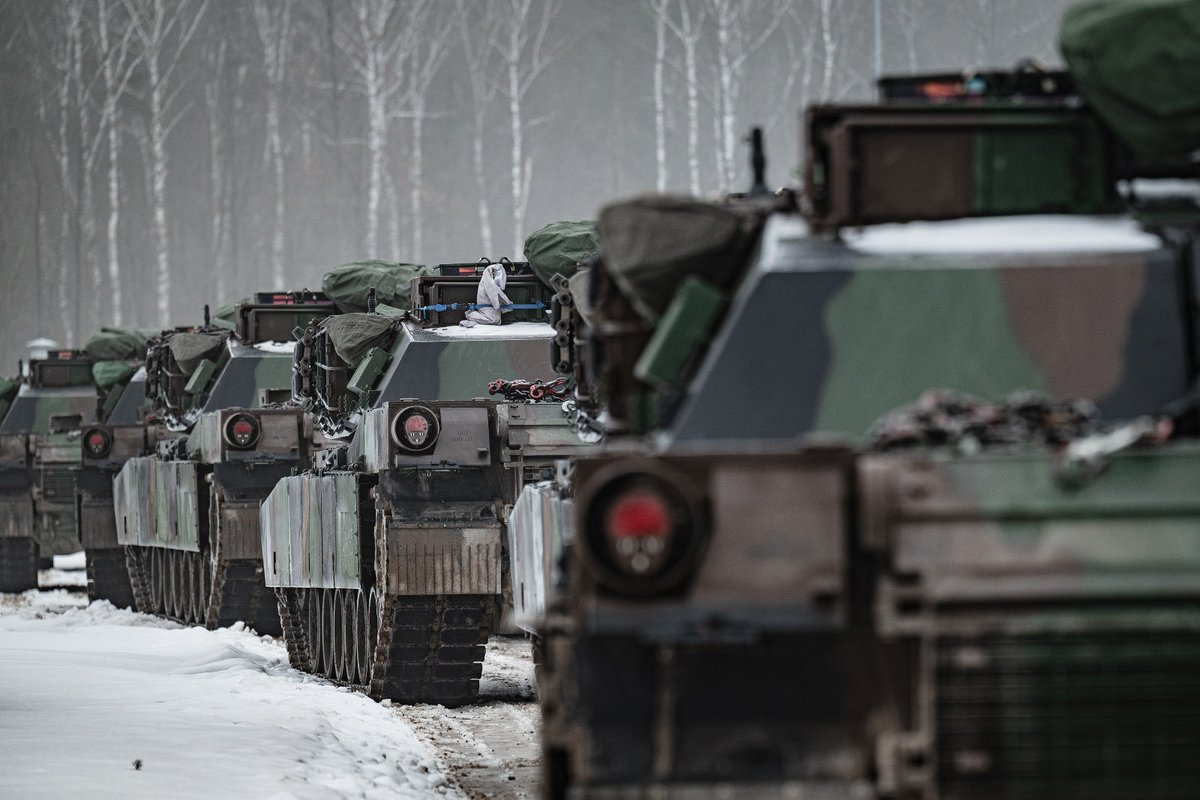 1WBPanc's tweet photo. 🇵🇱 Jedyna Pancerna z nową dostawą!
Do @1WBPanc dotarła kolejna partia czołgów Abrams M1A2 SEPv3.

To następna transza nowoczesnego sprzętu w tym roku i kolejny krok w stronę realnego wzmacniania zdolności bojowych Wojska Polskiego. 🔥🛡️ https://t.co/uzY70Ddx99