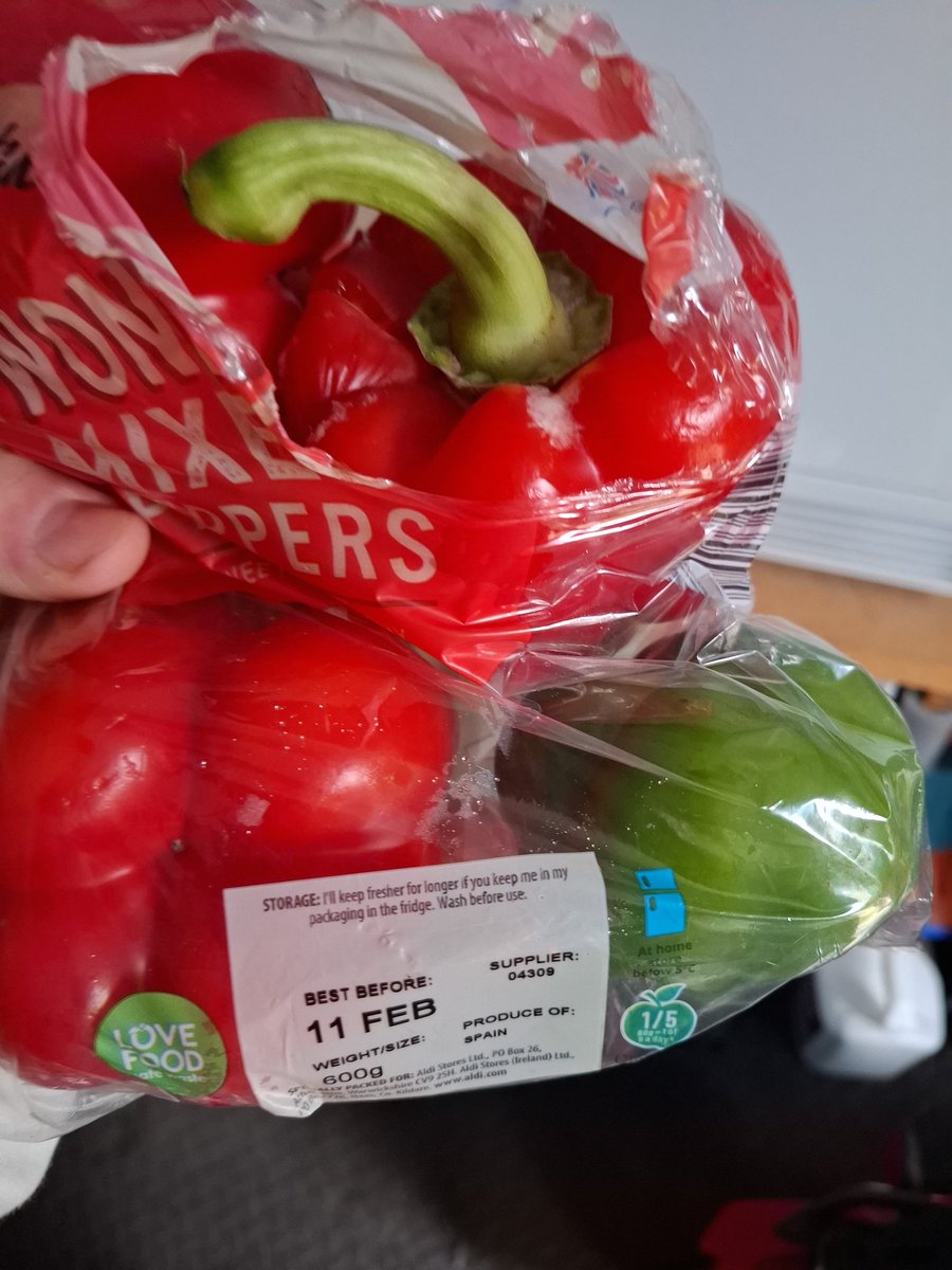 1UPScott_'s tweet photo. @AldiUK I just opened these peppers dated the 11th Feb and theyre already mouldy/furry in the packet https://t.co/1WuSbl8qPG