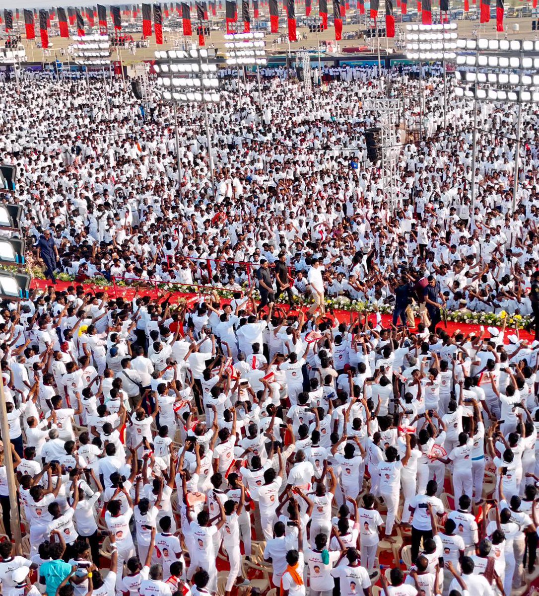 iamchsekar's tweet photo. திருவண்ணாமலையைத் திருப்புமுனையாக்கிய இளைஞரணி நிர்வாகிகள் சந்திப்புக் கூட்டத்தையும் விஞ்சி; விருதுநகரில் வெற்றிச் சரித்திரம் படைத்திருக்கிறது இன்றைய எழுச்சி கூட்டம்!🔥🌄💪

@mkstalin @Udhaystalin

#CMMKStalin #DravidianModel #DMKGOVT 
#Youth4DMK2026 
#வெல்வோம்_ஒன்றாக https://t.co/E7ubEP11Qz