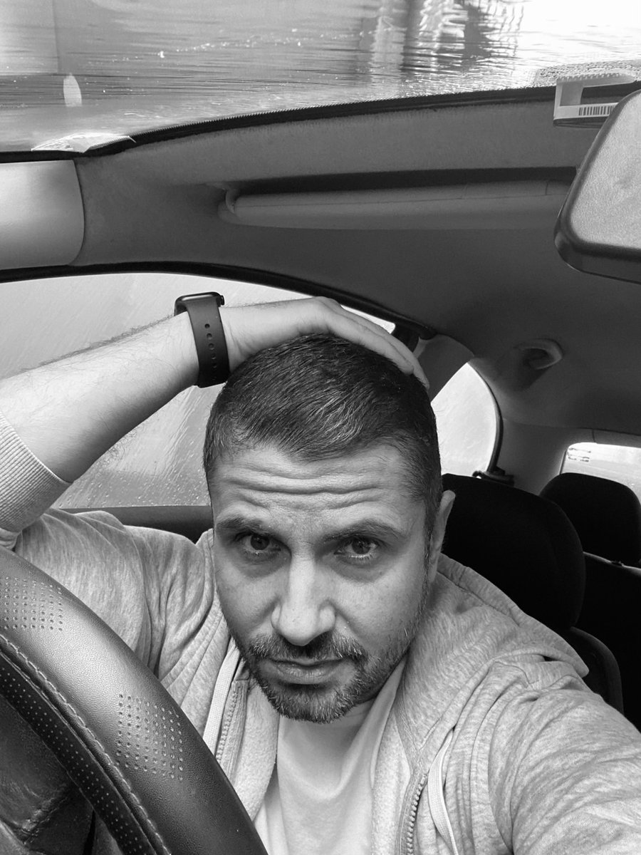 Δεν μου λέτε ; Το challenge με το black and white έχει τελειώσει ;