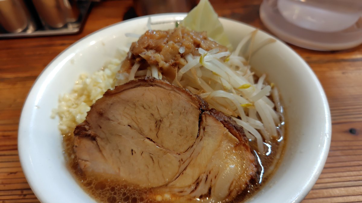 think1979's tweet image. 京急蒲田　轍　醤油ラーメン
千葉　雷　小ラーメン
平和島　さつまっこ　チャーシューメン