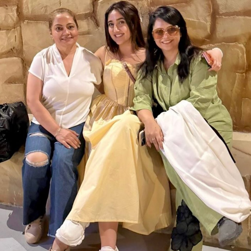 mama bajaj soft launching by drawing parallels was not something I expected right at the start of valentines week but I think we can collectively scream 😭🩷 #abhinoor