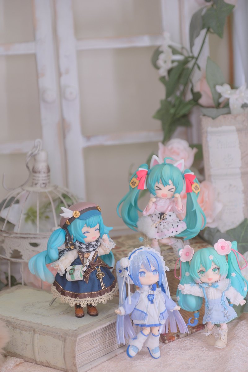 先週のねんどり会でのみんなのミクさん集めて撮ったうちよそお写真です📷️🥰
かわいいですね🥰
#ねんどろいどどーる #初音ミク
#マリゾー