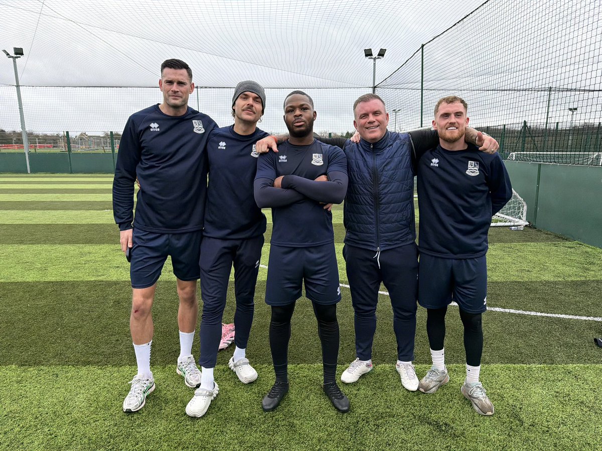 Farnham Town FC tweet media