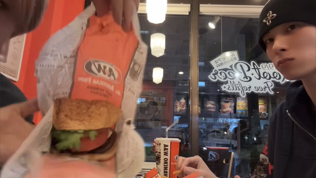 これ何バーガーなのか教えてください沖縄NICOさん🥺