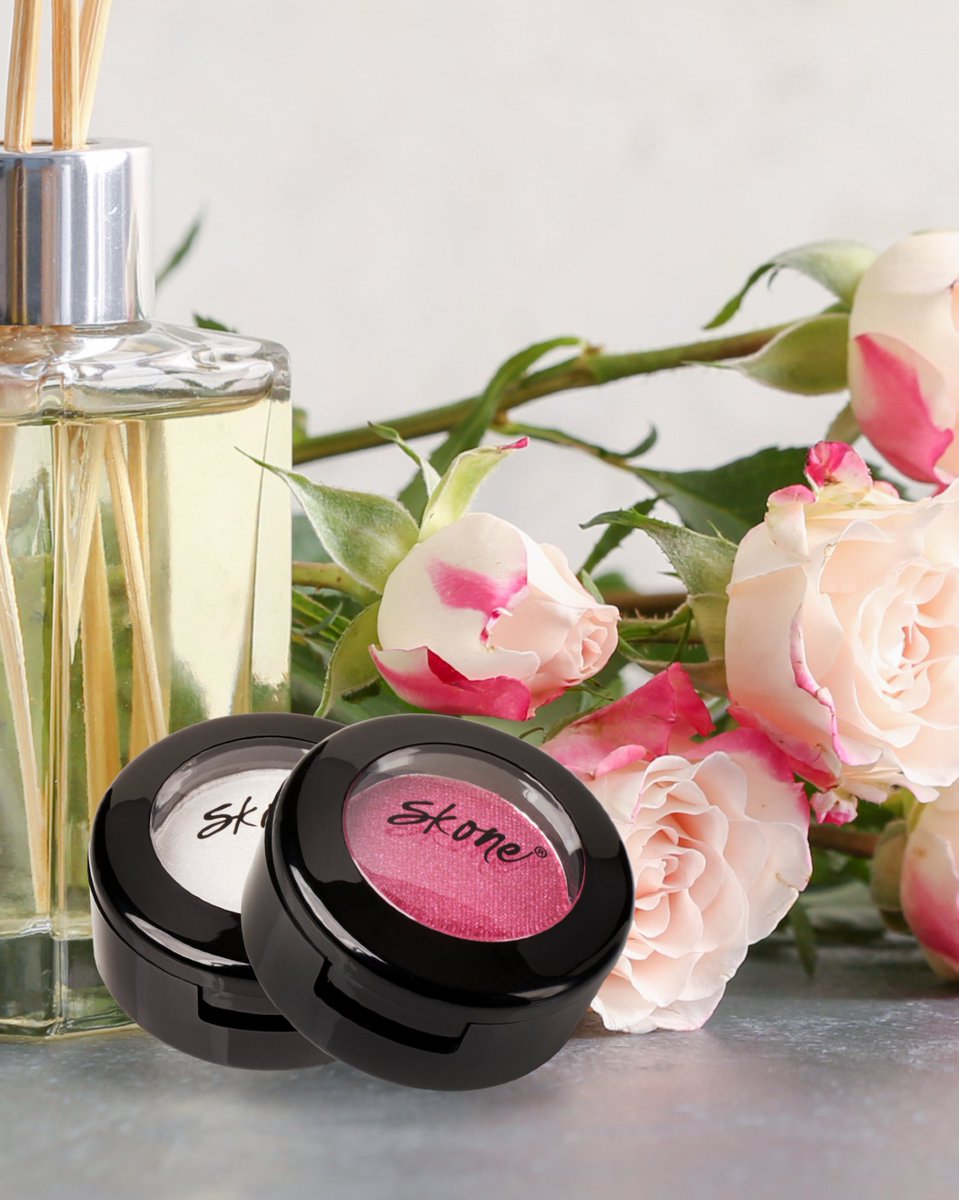 SKONEcosmetics's tweet image. If you like your eyeshadow easy but high-impact, this one’s for you.

Gems Eyeshadow gives you bold, shimmery color in just a few swipe and it lasts all day. ✨ 

#makeupartist #makeupaddict #makeuplover #beautybrand #makeupbrand #cosmeticbrand #crueltyfreemakeup #skonecosmetics