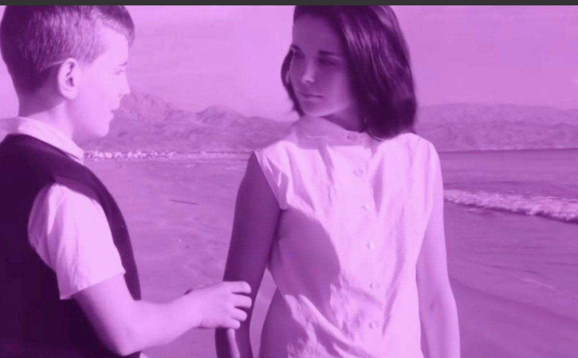 macamoir's tweet photo. DEL ROSA AL AMARILLO destaca por el #EfectoVisual de M.SUMMERS: uso precoz en el #Cine de combinar rodaje en blanco y negro junto #imágenes con filtros de color, poco frecuentes entonces (y menos en #España). Ganó la #ConchaDePlata1963 en el #FestivalDeCineDeSanSebastián. https://t.co/HyJVX4R0Y1