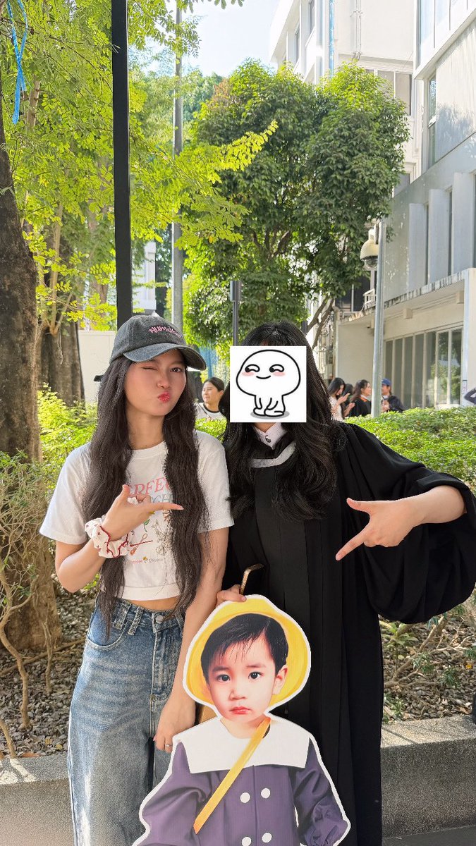fourth_in's tweet photo. ส่งตรงบุตรหลานถึงมือบัณฑิต (🤝🏼🎓)
ของจริงน่ารักกว่าแบบที่ส่งให้เยอะมาก ทางร้านจัดทำไวมาก มีโอกาสจะสั่งอีกค่ะ ปาทับจัย💗🥹
#cutdireview https://t.co/iEscmjHGtO