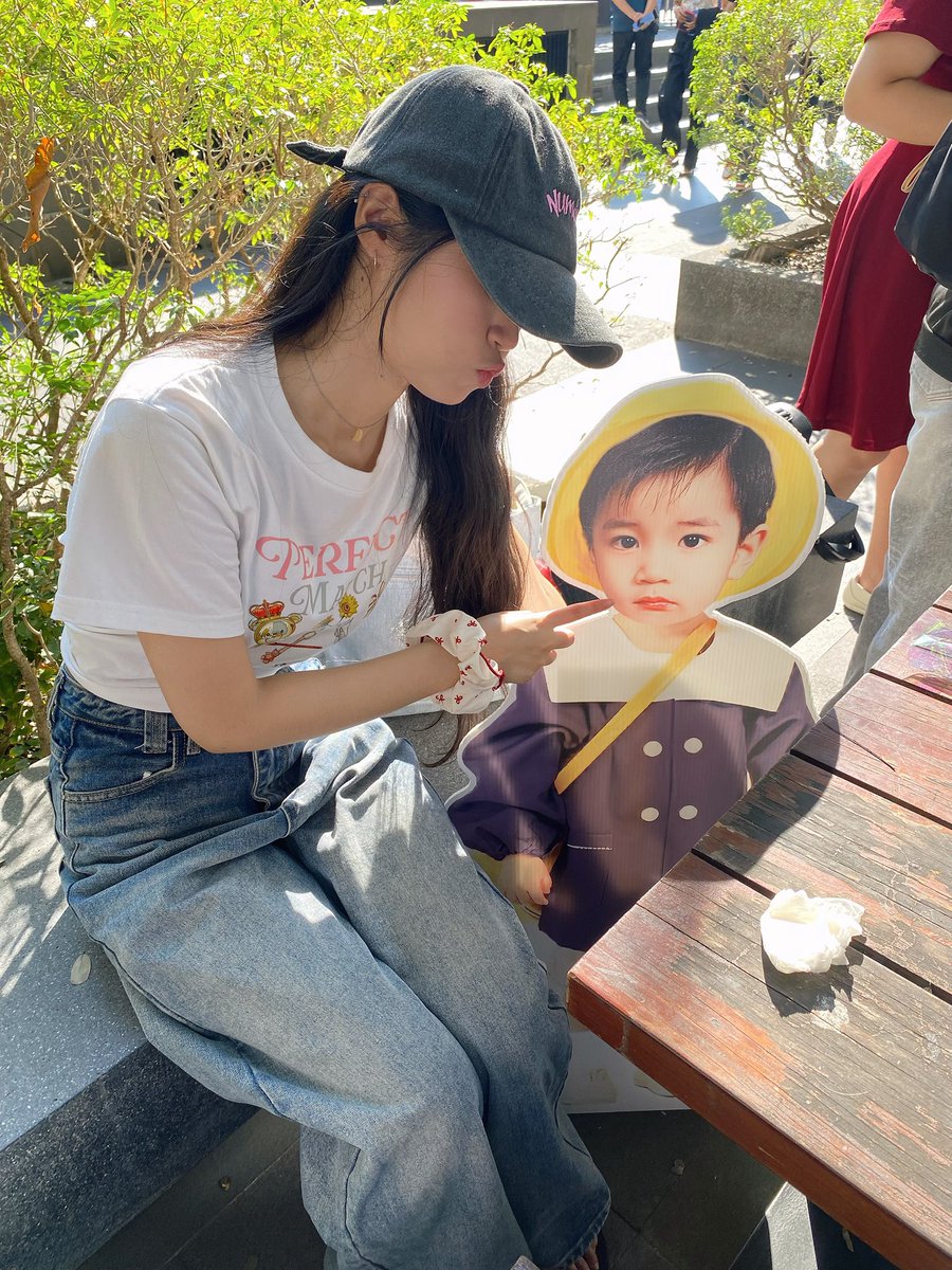 fourth_in's tweet photo. ส่งตรงบุตรหลานถึงมือบัณฑิต (🤝🏼🎓)
ของจริงน่ารักกว่าแบบที่ส่งให้เยอะมาก ทางร้านจัดทำไวมาก มีโอกาสจะสั่งอีกค่ะ ปาทับจัย💗🥹
#cutdireview https://t.co/iEscmjHGtO
