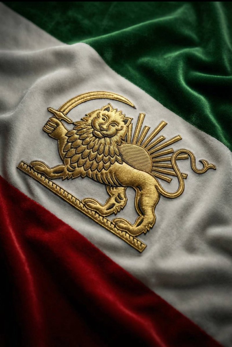 arskayboy's tweet photo. @ghazal_gh_g 💚🤍❤️
#KingRezaPahlavi 
#جاویدشاه https://t.co/nHX47igaXc