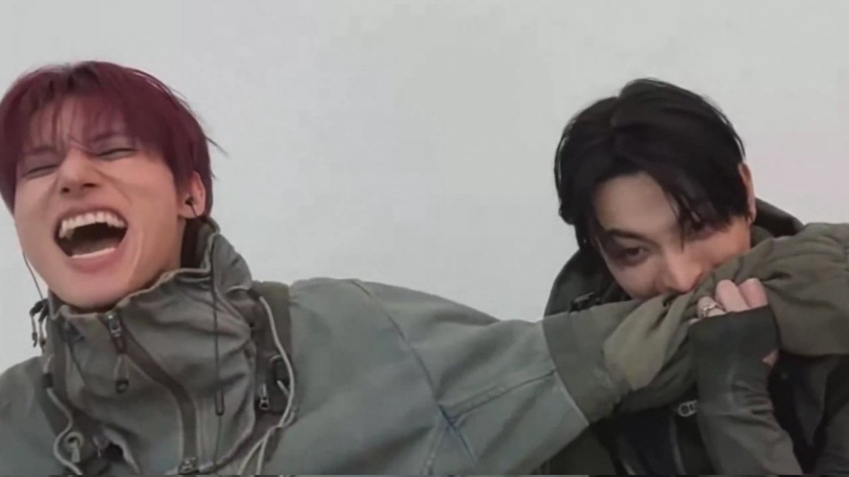 lvs_utopia's tweet image. differences between the video call units😭