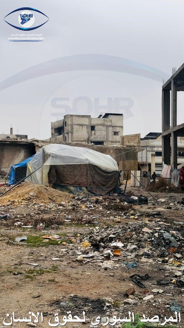 metinyoksu's tweet photo. Kobane’de Çocuklar Tehlikede Son Durum:

DSG ile Şam Hükümeti arasında yapılan mutabakata rağmen, Kobane’deki kuşatma devam ediyor. Suriye İnsan Hakları Gözlem Evi (SOHR) tarafından yapılan açıklamalara göre, çocuklar büyük bir tehlike altında. İnsanlar barakalarda yaşamaya devam ediyor ve kentin nüfusu artmış durumda. İlaç sıkıntısı ise büyük bir tehdit oluşturuyor. Diyarbakır’dan gönderilen 25 tır yardım malzemesi, sınırın açılmaması nedeniyle geri gönderildi. Doktorların açıklamalarına göre, salgın hastalık riski de oldukça yüksek.