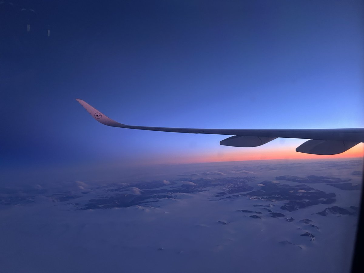 FaaboulousFaab's tweet photo. Hey @Ryanair look this beautiful pictures from your plane i took, can i have free Tickets now? https://t.co/CB3Te4qEfs