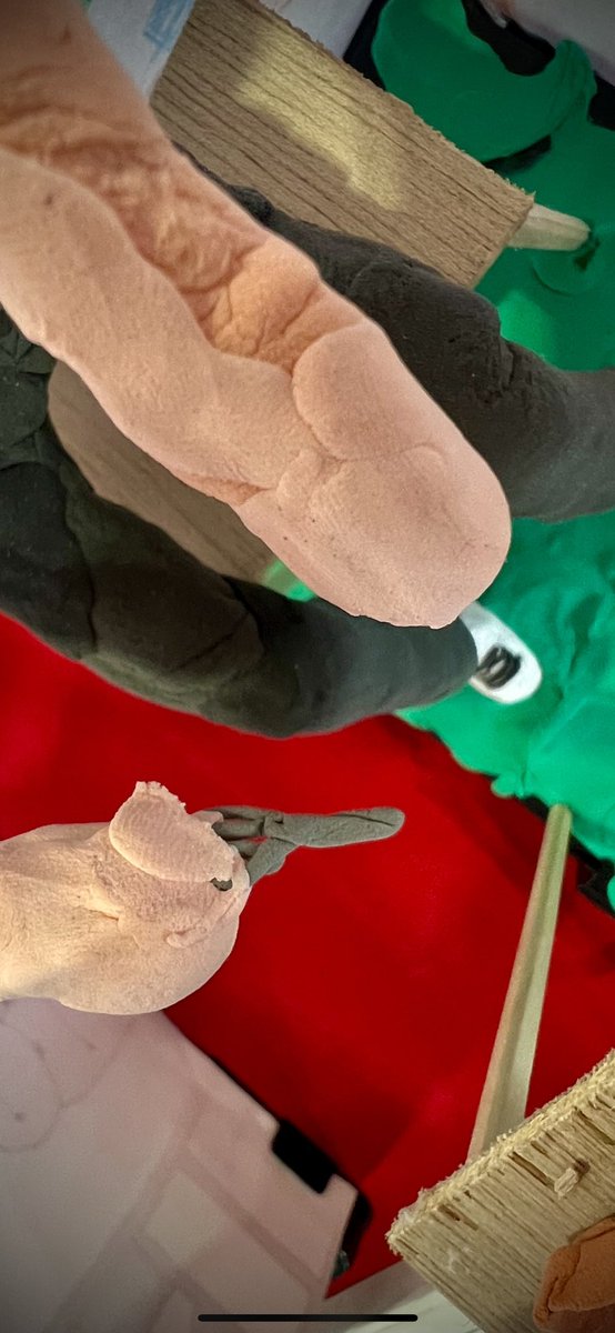 choke369's tweet photo. 我が家のちびの作品展へ
テーマは「12年後の私」
うちの子のはどこかな？と探している目に飛び込んで来た作品に心が震えた🥹
お？鋏まで細かく作ってるなー
手はドラえもんやけど笑
こういうのを見ると親馬鹿モードになる🫶
うむ。春までには盆栽の手入れをしなければ！😱

#盆栽 #紙粘土 #12年後の私 https://t.co/7Ff36mZsiu