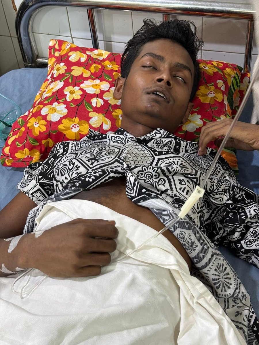 SakanderHosen's tweet photo. এই পুলিশ শুয়োরের বাচ্চা গুলো কে,দ্রুত বিচারের আওতায় না আনা হলে! গণঅভ্যুত্থান আরেকটা হবে ইনশাল্লাহ ✊ https://t.co/wFGAqmi6E6