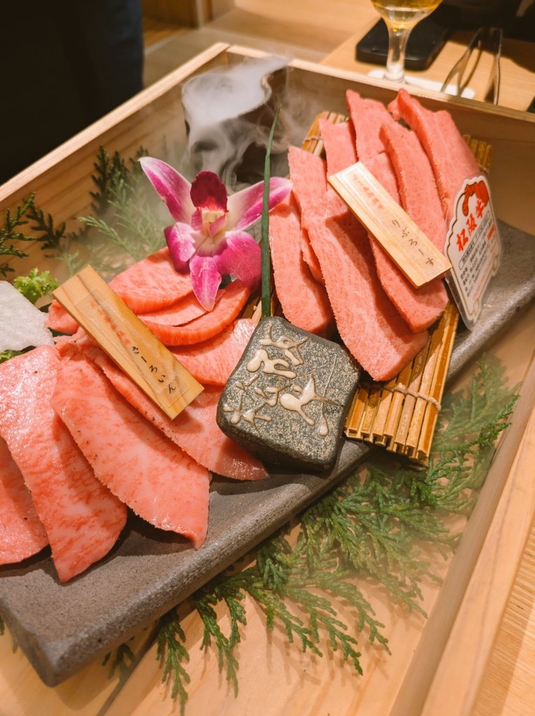 superbiacedia's tweet photo. たまにはいい肉たべても
罰は当たらないはず✨️
ってか サシが入った肉って
次の日お腹痛くするんだよね… https://t.co/ntvgW6Qgqp