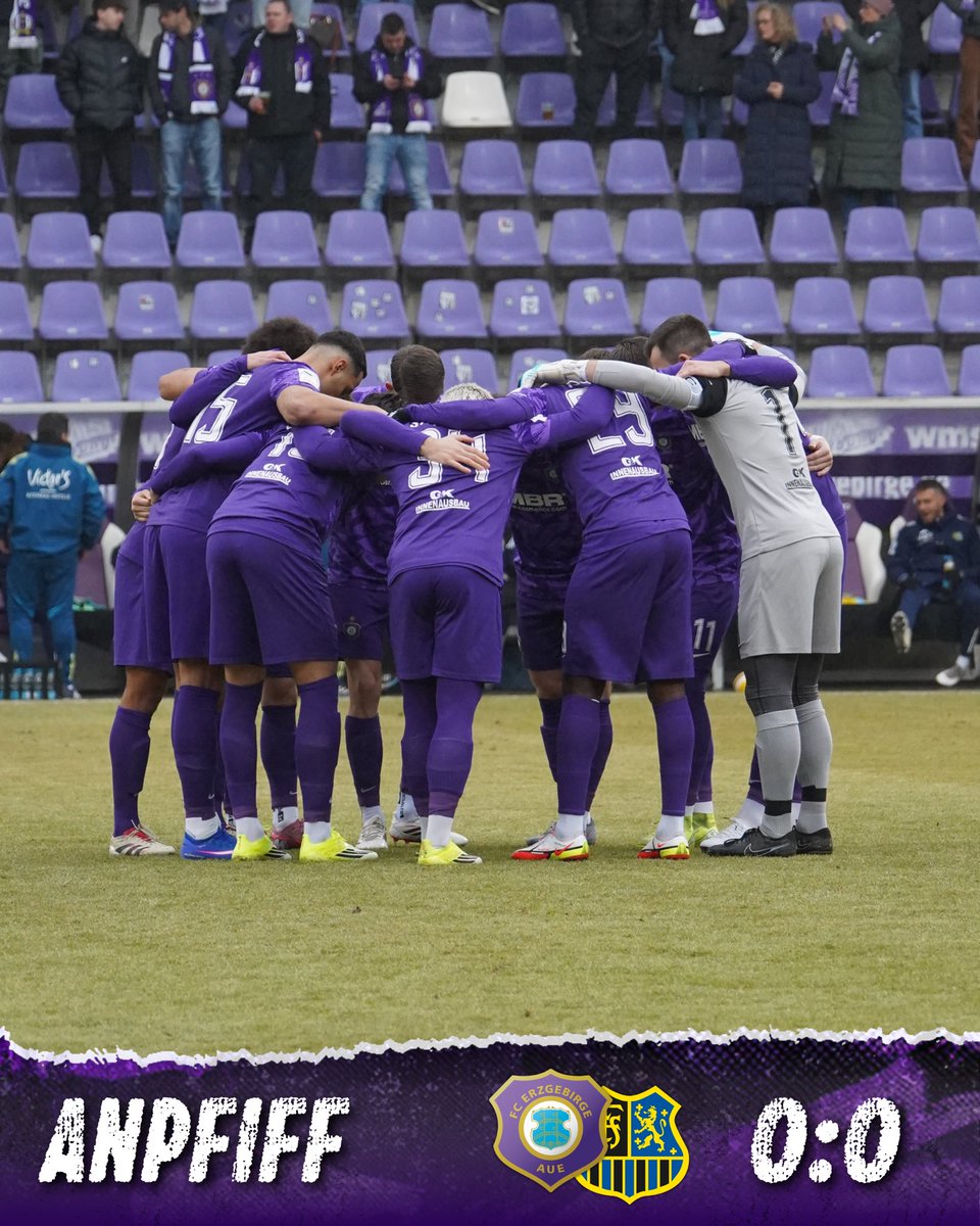 FCErzgebirgeAue's tweet photo. Auf geht’s, Männer!🔥💜
#AUEFCS 0:0. (1.) https://t.co/4rDAxEXOne