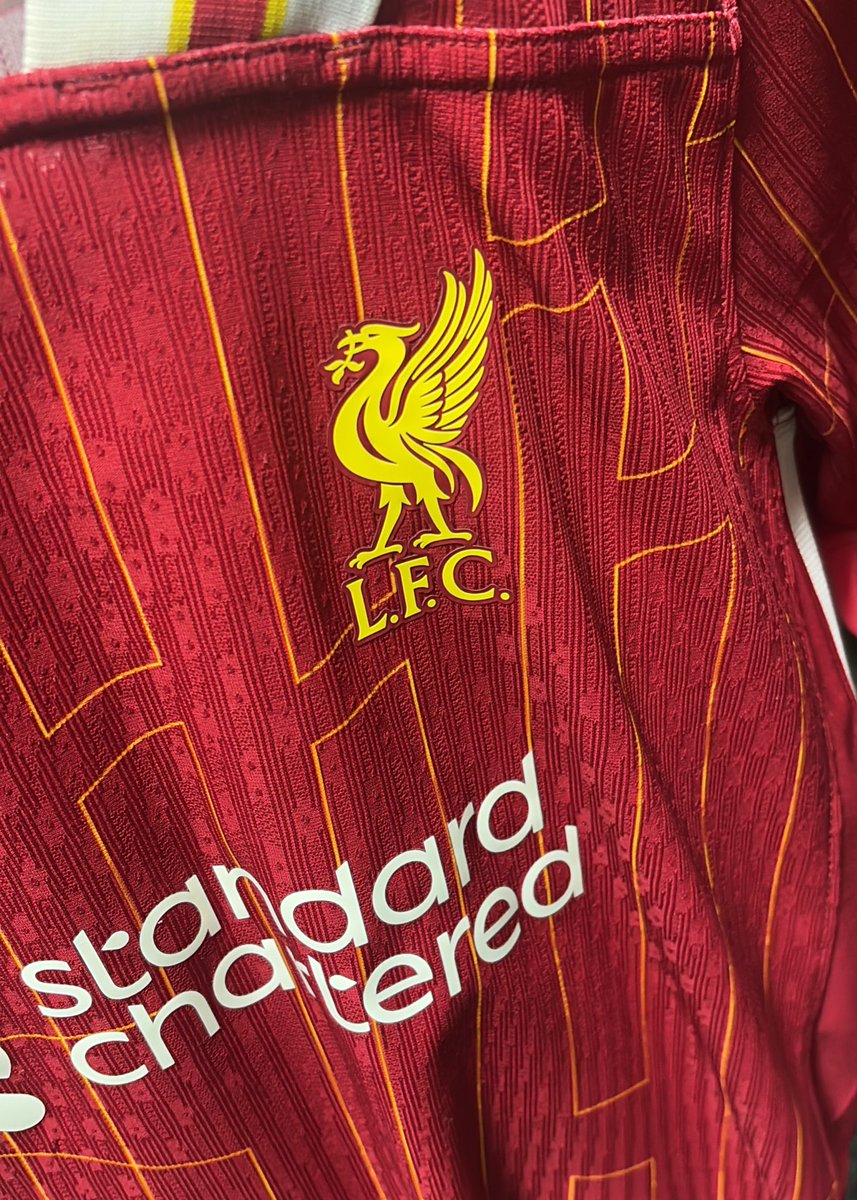 เตรียมเสื้อไปเลือกตั้งพรุ่งนี้ละ แดงเดียวที่จริงใจ แดงแช้ม แดงที่หนึ่ง แม้พรุ่งนี้อาจแพ้ทั้งเลือกตั้งทั้งบอลก้ตาม สราส 55555555555