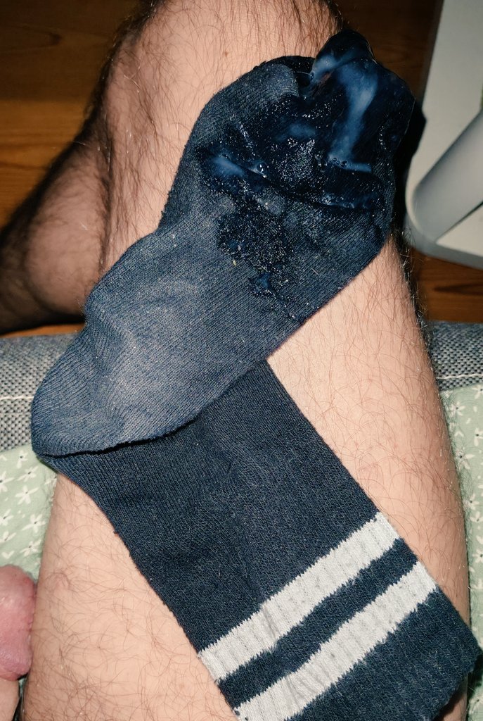 Sock play

#gaypig #cumpig