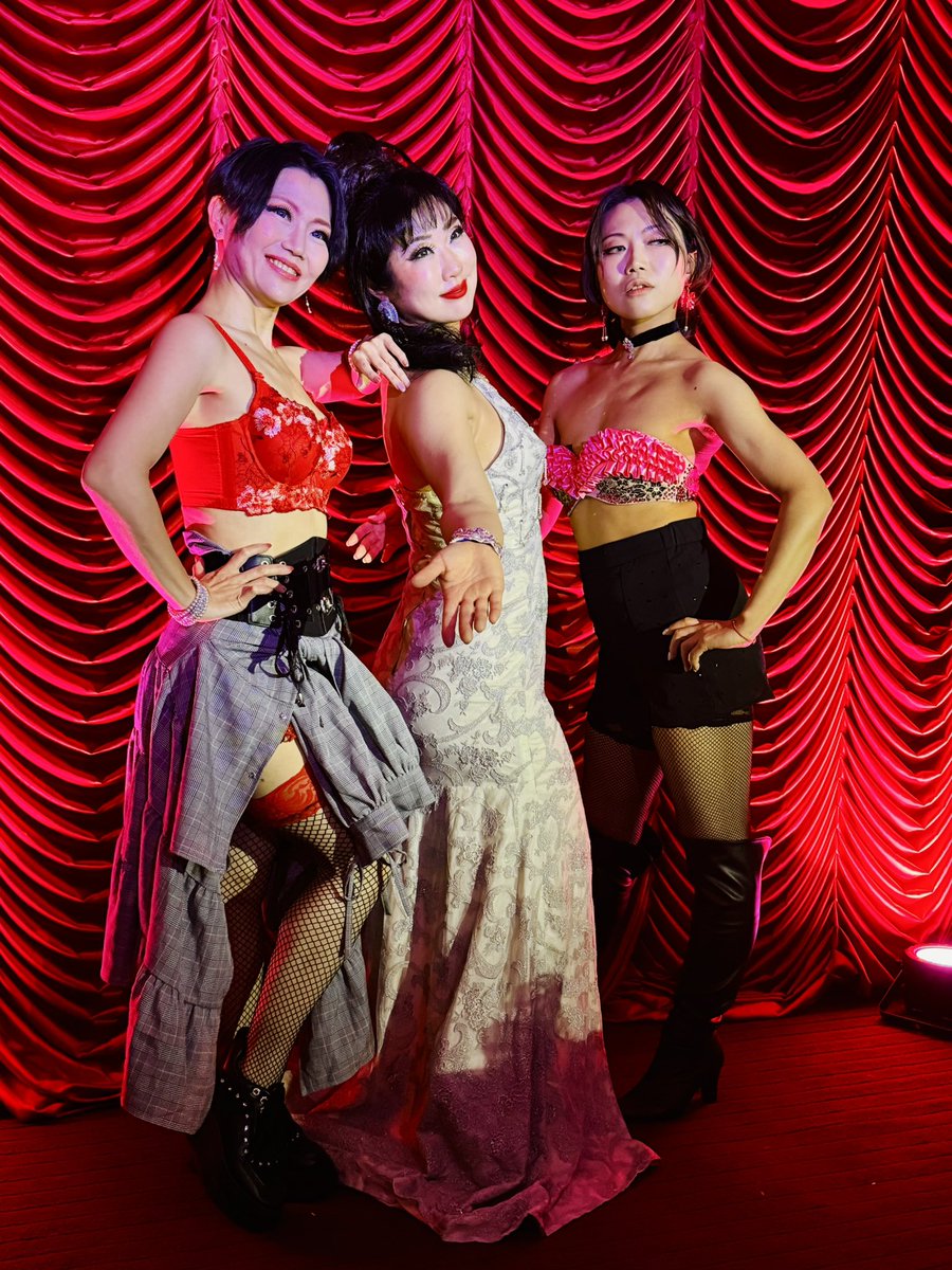 ringo_harukaze's tweet photo. 本日は鷹島姫乃さんの周年イベントでAFTER PARTY TOKYOへ！
イタリアのフェスティバルで披露予定のショーは、短い時間の中に驚きや多様なシーンが詰まっていて濃密なショーでした💎
今日改めて、姫乃さんは憧れだな…と実感しました☺️オレーヌさん、ジーニーさんも新鮮な一面が見応えありました！ https://t.co/EMIBGdEiA1