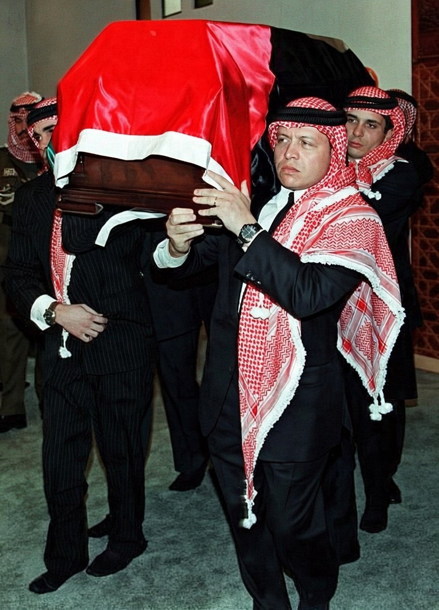 Jordan1956's tweet photo. في 7 شباط 1999، رحل الملك الحسين بن طلال رحمه الله عن عمر ناهز 63 عامًا، تاركًا إرثًا من الإنسانية والقيادة والحكمة. عم الحزن قلوب الأردنيين، وبدا الشعب كله يودع قائده وأباه"

 نسأل الله أن يحفظ جلالة الملك عبدالله الثاني ويرعاه، وأن يواصل مسيرة الوطن بالاستقرار والعزة." https://t.co/TgM7rLSZKY