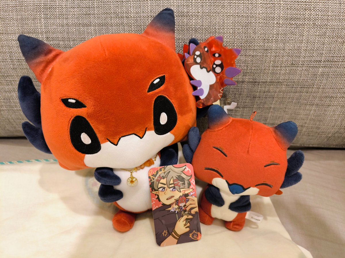 My order arrived safely!! Thank you <a href="/hamtsoup/">Soop 🐹🍲</a> for the cute stickers and photo cards 🥹🥹🥹🫶
The hair clip is very high quality and has great grip, ruzader canon 8w8✨
#Merchzader #OctaBUYo