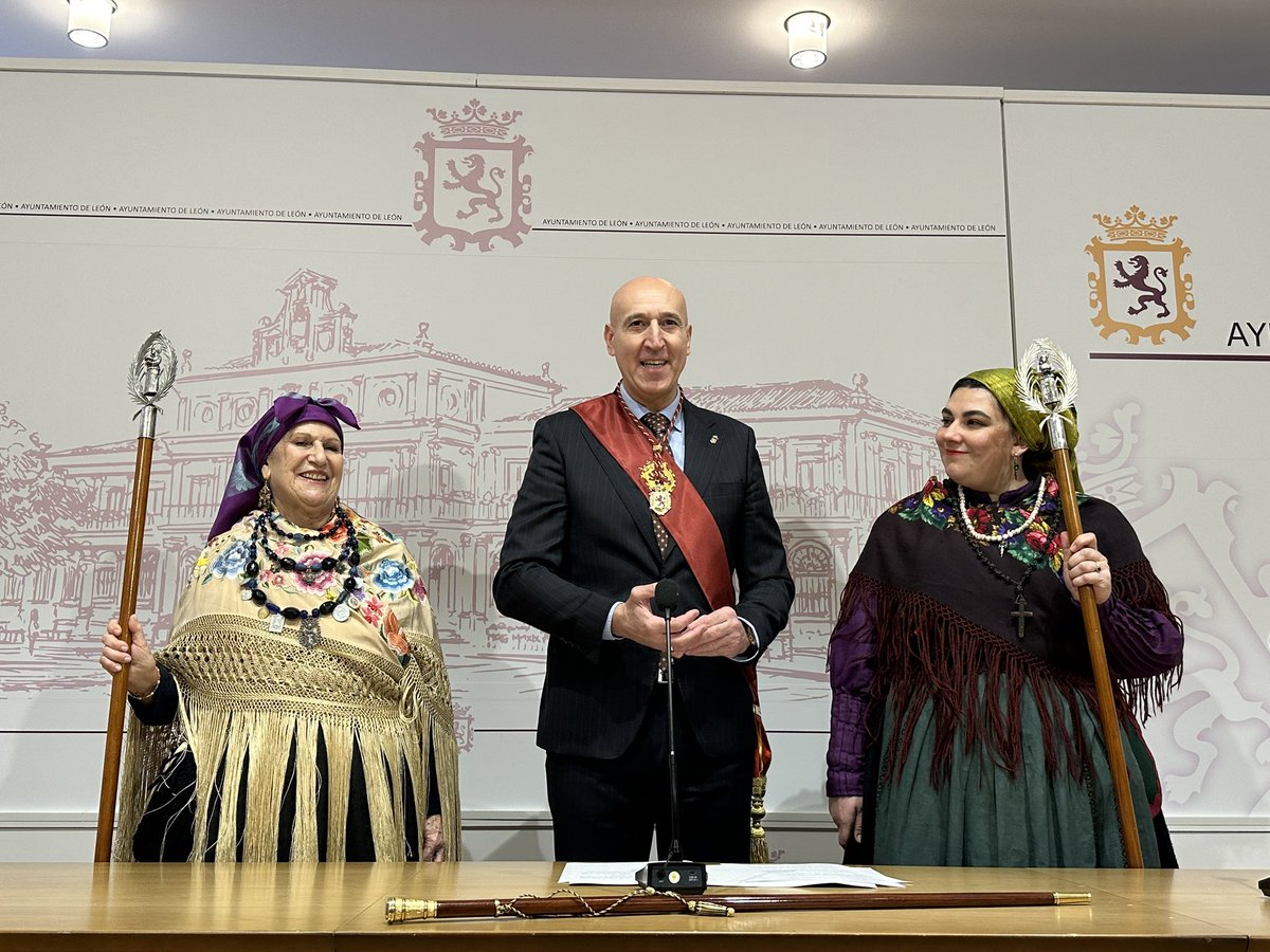 JADIEZLEON's tweet photo. Hoy revivimos la tradición de las Águedas como una muestra más de nuestra identidad y de nuestro legado. Gracias a la asociación cultural que mantiene esta herencia y reconoce a las mujeres dándoles el poder en un día tan especial. #Águedas https://t.co/TKD3qU8aKj