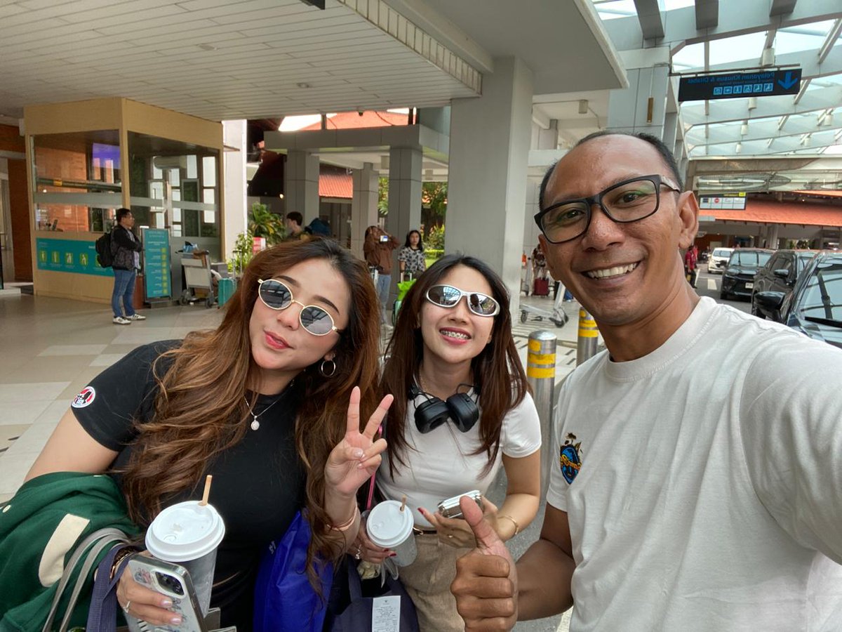 NdraQ's tweet photo. Saya masih tetap konsisten dgn profesi ini. Semoga bisa bertahan dan berkembang. #BaliSandboxTour #MelaliWithBli https://t.co/q6EqRRJe4W