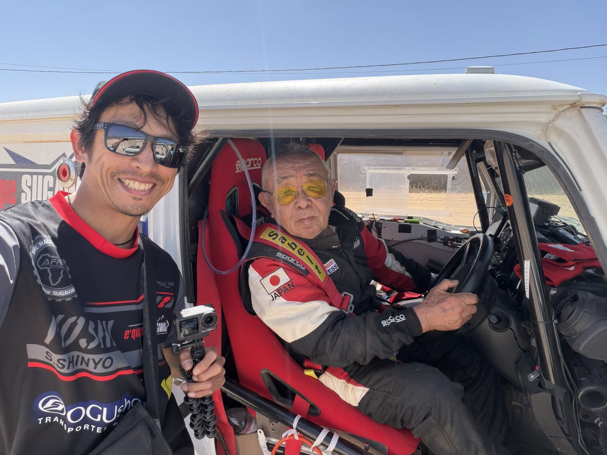 shinyomag's tweet photo. ジムニー2台!ダカールまで無事完走だ!!!
菅原義正さん84歳、ナオコサン、ヒデさん、増田まみさん
本当おめでとーございます!!!
関われて楽しかったぜー
#アフリカエコレース2026
#セネガル🇸🇳 #ダカール
#LacRose #ラックローズ https://t.co/0mi0KzFbkV