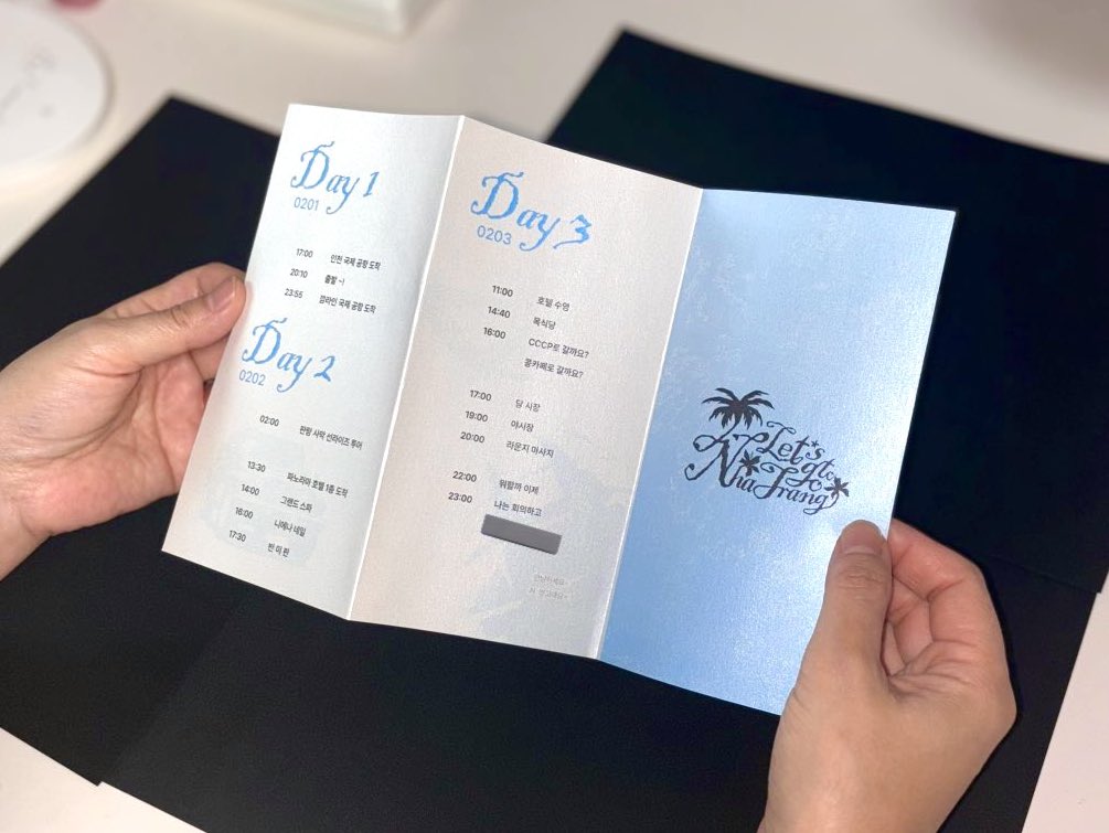 isooplll's tweet image. 돈없는미대생살아남기

아카이빙하고 싶은데 카메라가 없다…
-&amp;gt;아이폰 인물사진 스튜디오 조명 !

대충 검은 종이깔고 확대해서 왜곡 줄이기 
그 담에 포토샵 톤 맞추고 생성형으로 보정

화질이나 퀄은 떨어지지만…급할 때 ㅊㅊ드립니다