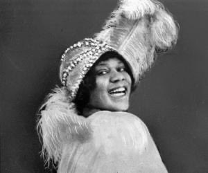 michelle_byoung's tweet photo. For the past few years rather than share Blk history factoids instead what I’ve done is provide a prompt then people can do their own research in their own time. I’ve gotten good feedback for doing it this way

So in honor of Black History month

Today's prompt is Bessie Smith https://t.co/Xqm1kvRBft
