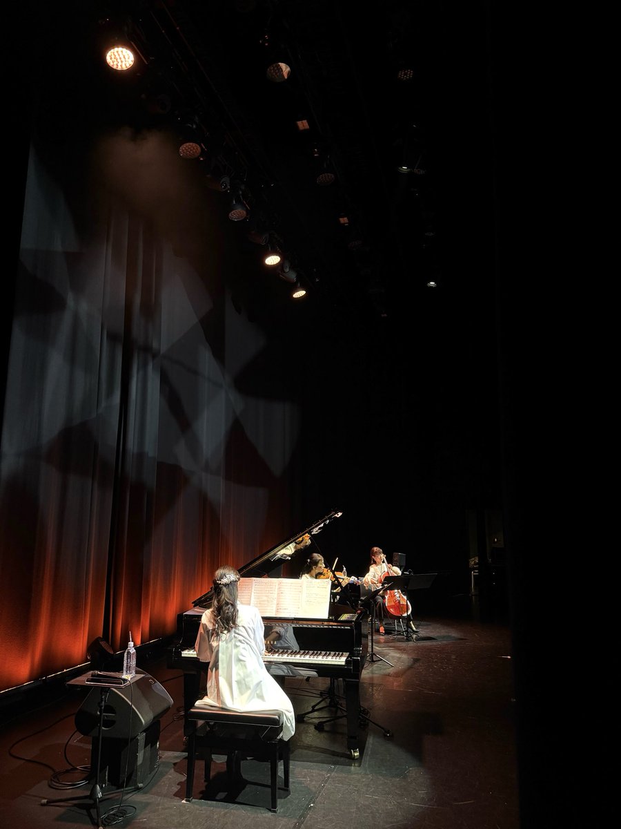piano_shiho's tweet photo. とにかく心地よく最高なひと時でした！
いらして下さった皆さま、来れなくても気持ちを送って下さった皆さまありがとうございました♡
本番のお写真また頂いたらアップしますね！
#jumpoutlive https://t.co/vCoxVipcYh
