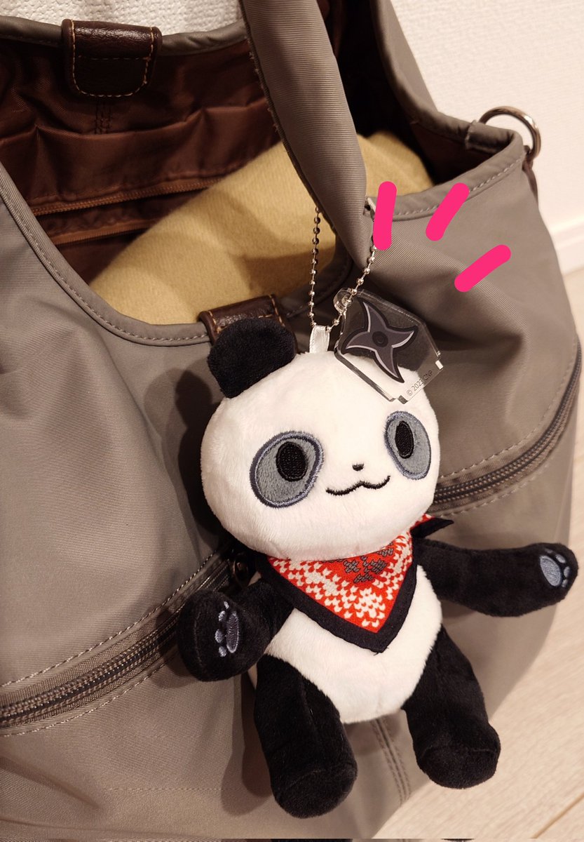 meg_mimi_MG3's tweet photo. スカーフを「うちの子用」にお着替えしました🐼💕
そして、2023年 #CNPSummerStore のパーツアクキーを一緒に付けてみたら、CNP感がアップしました😆🥷✨
ボールチェーン付きのSサイズならではの楽しみ方🤭🎶
「爆弾」パーツをお持ちの方いないですか?w🙏💣️✨
#キャラスト
#CNPぬいぐるみ https://t.co/eZy0YN1QKN