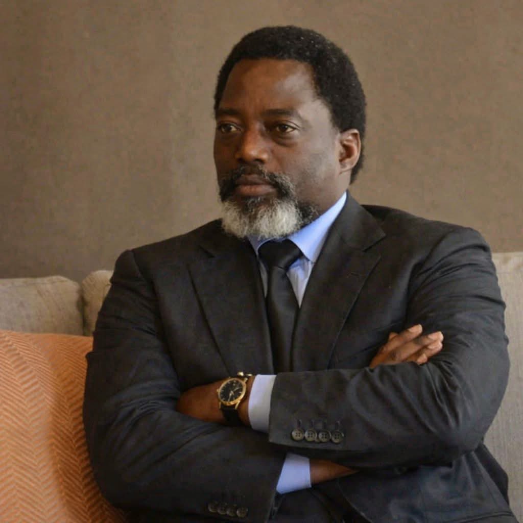Joseph Kabila a refusé de brader les mines du Congo pour conserver le pouvoir. Il mérite le respect de tout congolais conscient. On peut ne pas partager toutes ses décisions, mais on ne peut pas nier un fait  Il a été combattu, isolé, attaqué, mais il n’a pas cédé. S’il avait