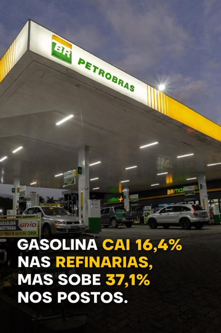 ThiagoResiste's tweet photo. Na hora de comprar gasolina FAZ ARMINHA QUE PASSA!!

Bolsonaro privatizou a BR Distribuidora e agora você tem a LIBERDADE de pagar muito mais caro na gasolina mesmo o preço tendo caído!! https://t.co/Mel1PCALvL