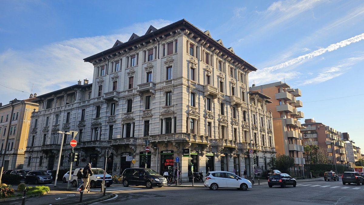 이태리 출장 중 입니다~
드럽게 말 안듣는 유럽놈들 때문에 너무 오기 싫은 출장이었지만, 주말에 구경다니는 건 역시 좋음!!!