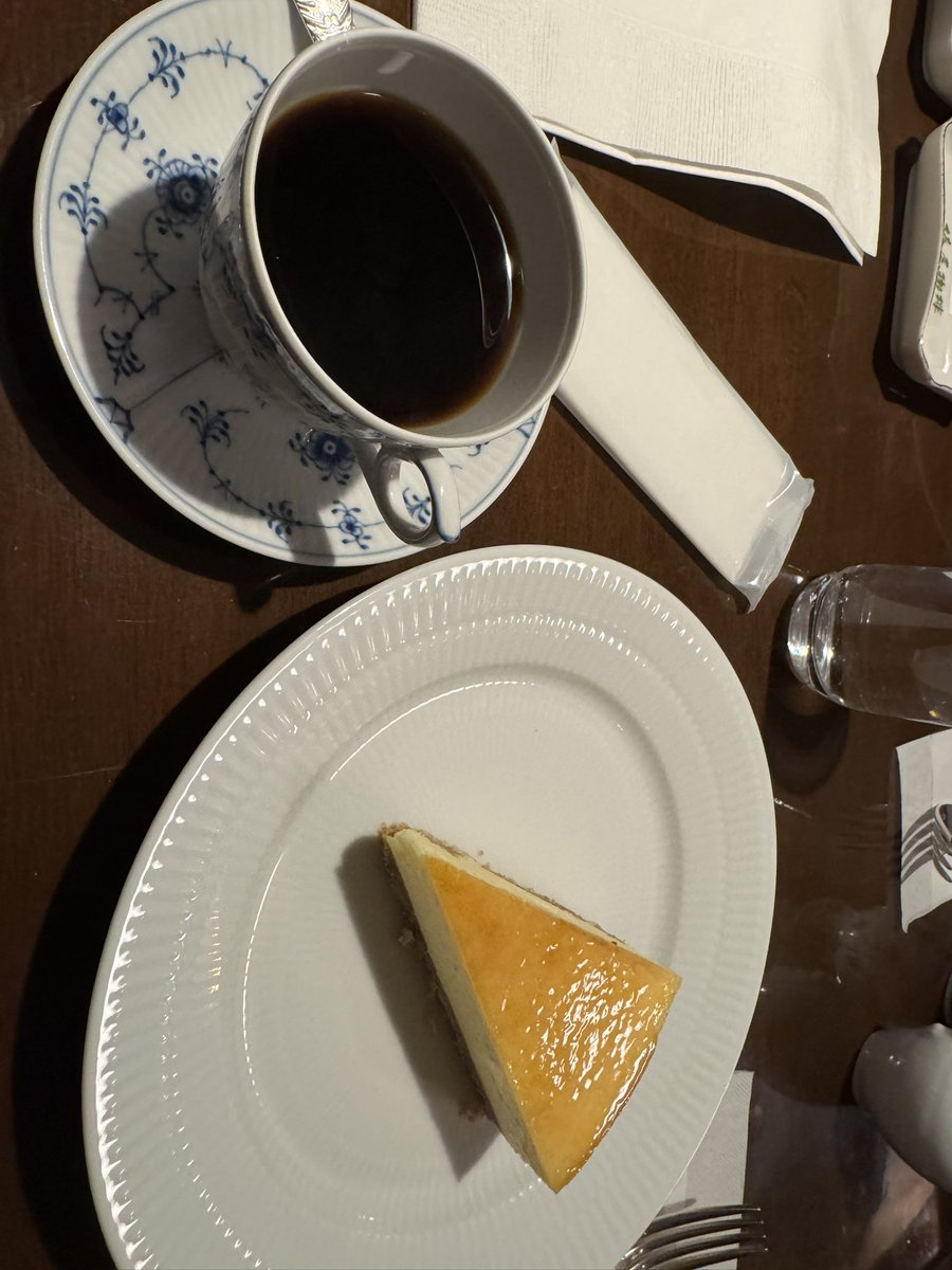 友達と上野で食事！
そして食後は上野の椿屋珈琲店でコーヒーブレイク
あれ？おっさんタイガーとTOMOYAも関東にいる？
