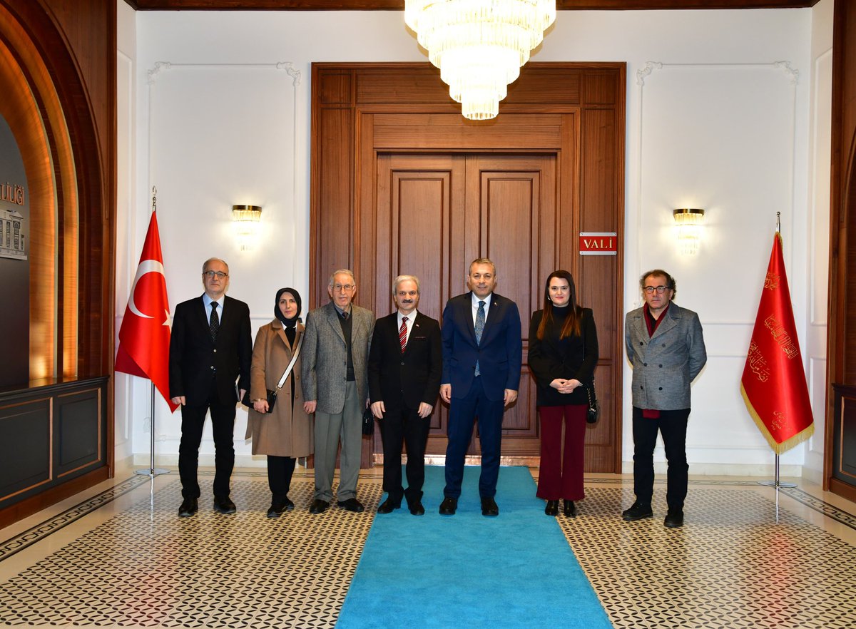 kt1461's tweet photo. Türkiye Yazarlar Birliği Trabzon Şubesi olarak, Trabzon Valisi Sayın Tahir Şahin’i makamında ziyaret ettik.  Nazik kabulleri ve misafirperverlikleri dolayısıyla Sayın Valimize teşekkür ederiz. https://t.co/bwkaLtzEB1