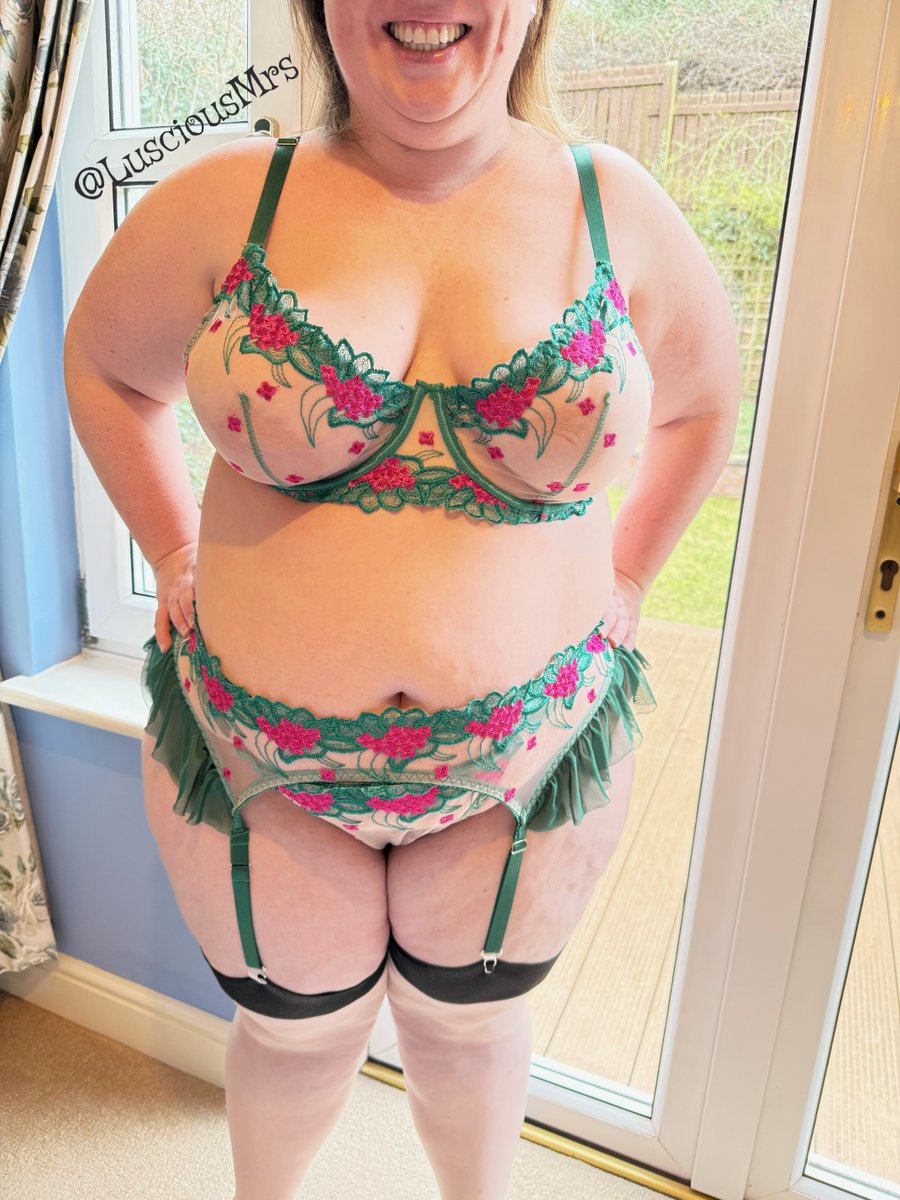 Luscious Mrs tweet media