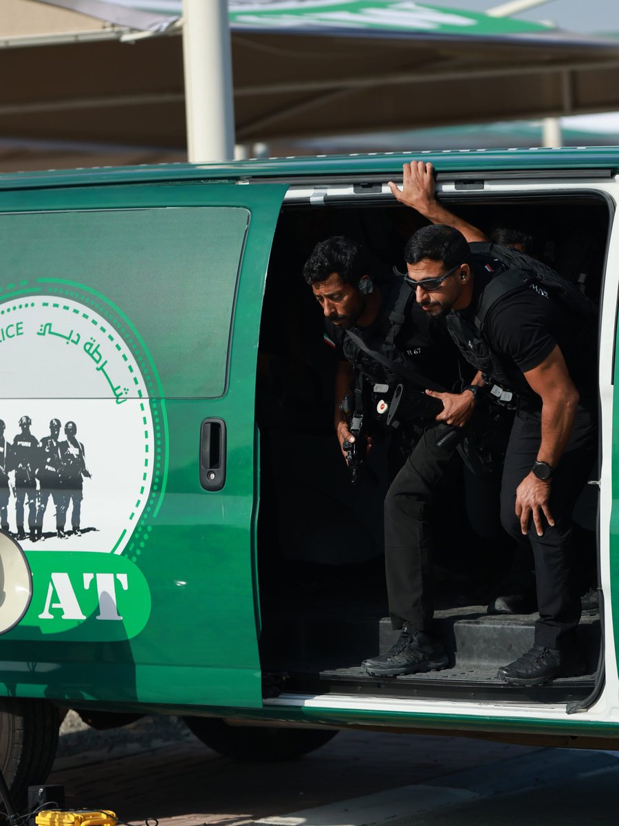 swat_challenge's tweet image. Discipline and precision on full display by the Kuwaiti team. 🇰🇼

#UAESWATChallenge