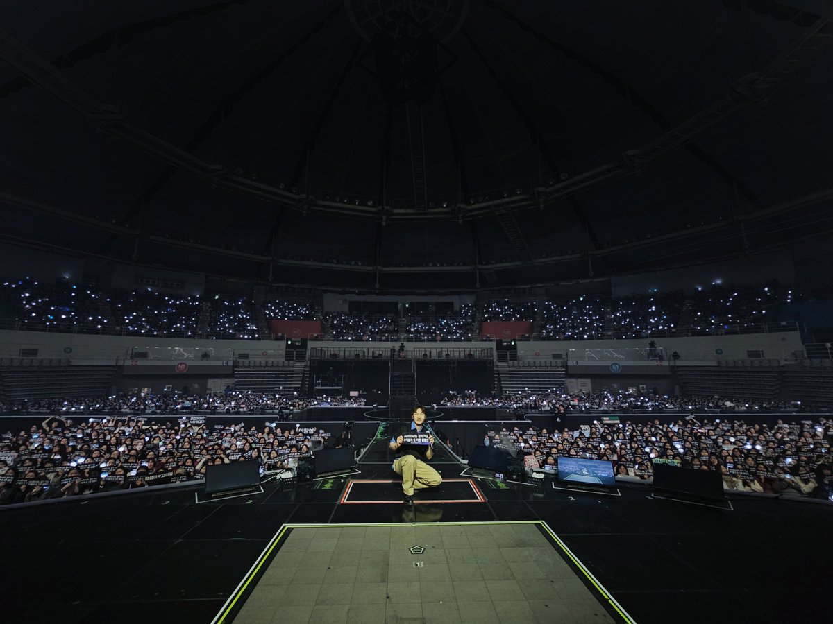 [📸] ✨260207 2026 #이창섭 단독 콘서트 <#AndEnd> DAY 2✨

끝이 아닌 또 다른 출발선에 함께 선
창섭 군과 zz6친💙멜로디 *+｡♪

스탠딩으로 돌아올 내일 공연을 향해.ᐟ.ᐟ
다같이 달려가 볼까요〰️⁉️

#LEECHANGSUB #앤드엔드