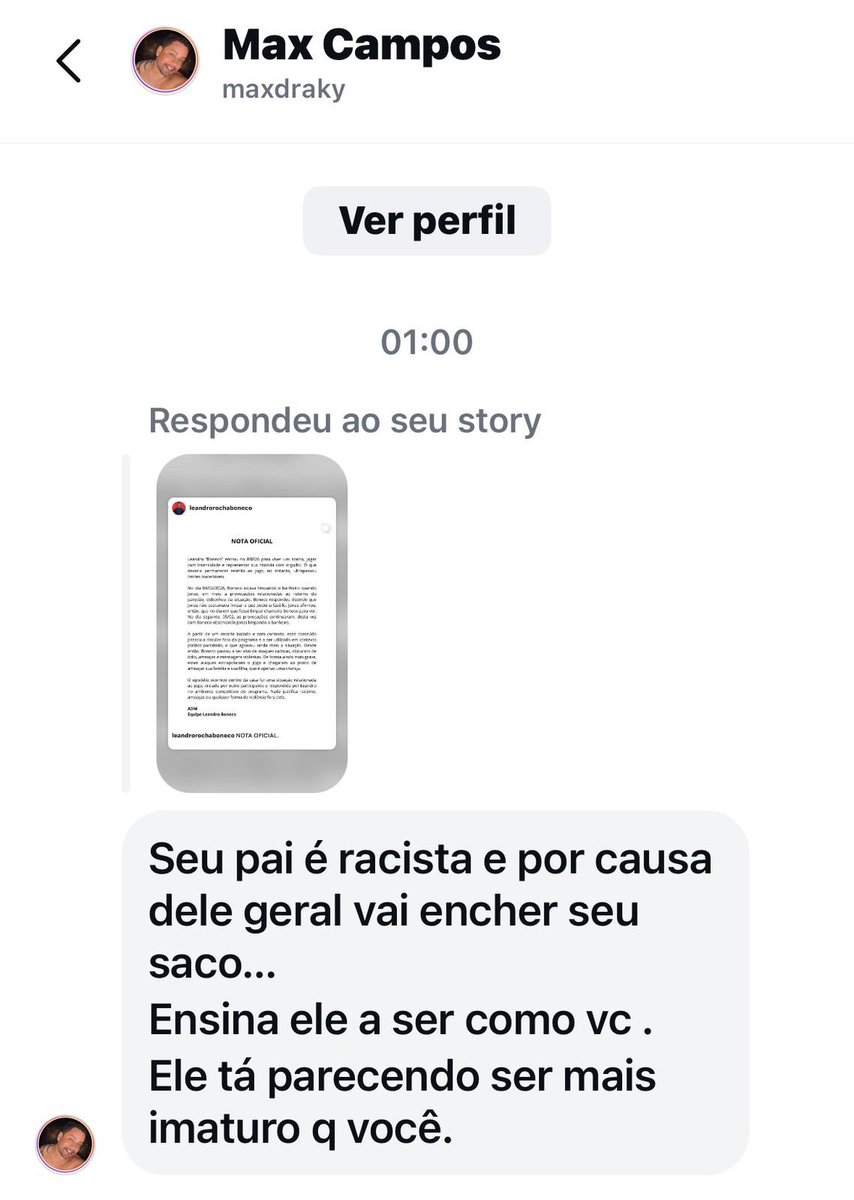 LeoRochaBoneco's tweet photo. Os ataques direcionados ao Leandro já são graves e inaceitáveis. A situação se torna ainda mais preocupante quando essas agressões chegam à Lilica, sua filha, que é uma criança. Os prints publicados aqui, enviados à conta de Lilica, são apenas alguns exemplos do que vem acontecendo nos últimos dias. Estamos falando de xingamentos, discursos de ódio e até ameaças de morte dirigidas a uma menina e ao seu pai.

Isso já não é rivalidade de torcida. É crime e as pessoas responsáveis por esses ataques terão de responder judicialmente. 

Lilica não tem acesso a esse conteúdo. Suas redes são acompanhadas de perto pela mãe, que tem feito o possível para preservá-la desse ambiente. 

Diante da gravidade do que está acontecendo, boletins de ocorrência já foram registrados e as medidas legais estão sendo tomadas. Ataques, ameaças, calúnia, difamação e violência online são crimes, especialmente quando envolvem crianças, e serão tratados como tal.